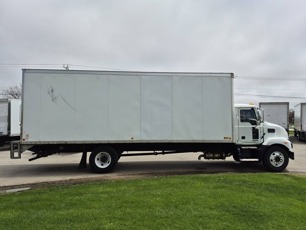 Slide images of 2021 MACK MD642