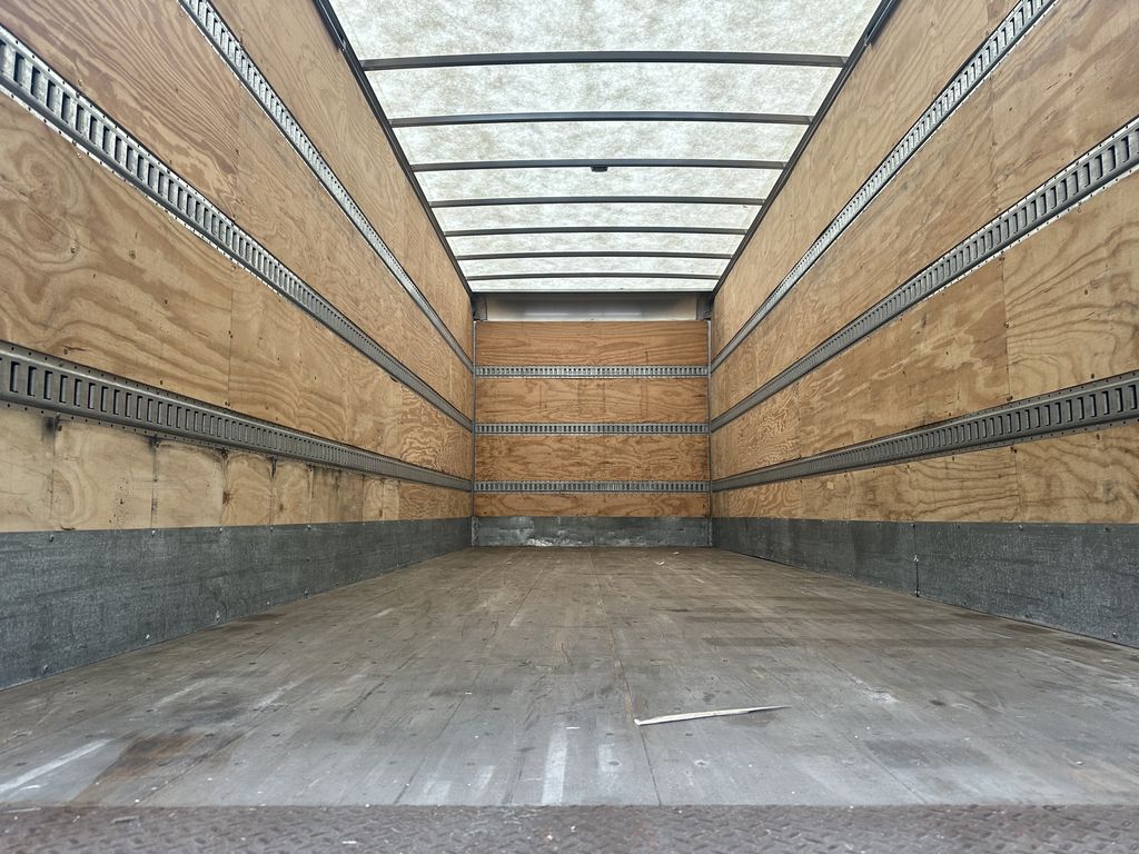 Slide images of 2022 MACK MD642