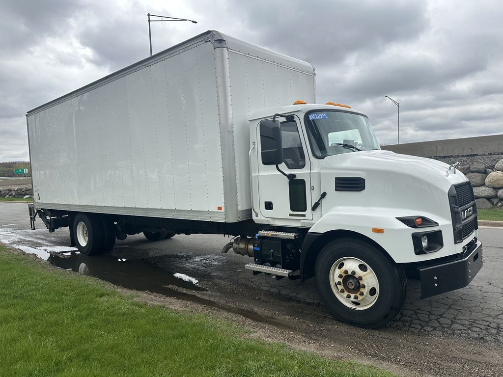 Slide images of 2022 MACK MD642
