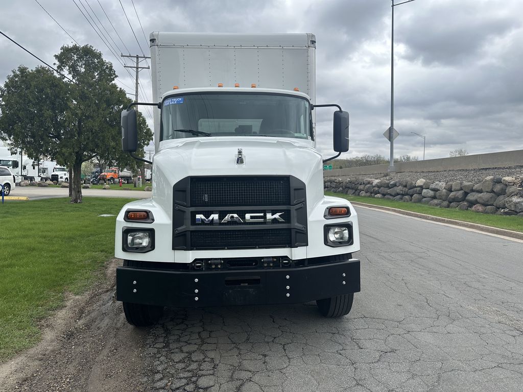 Slide images of 2022 MACK MD642