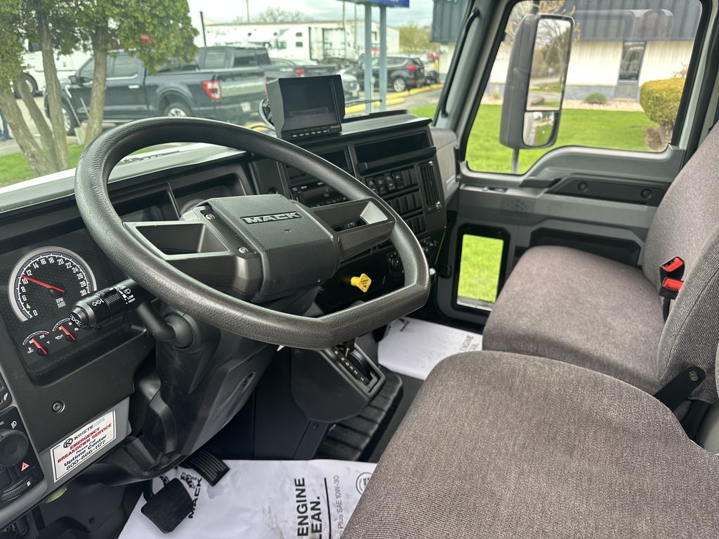 Slide images of 2022 MACK MD642
