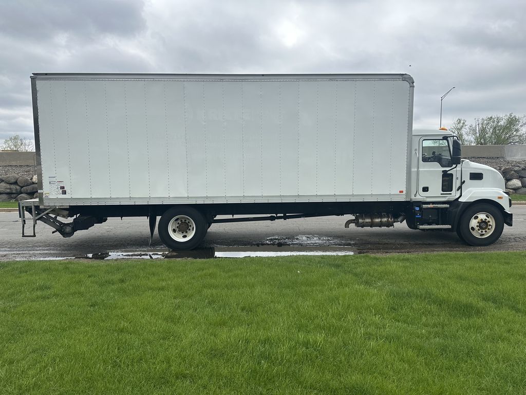 Slide images of 2022 MACK MD642