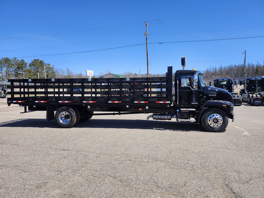 Slide images of 2025 MACK MD642