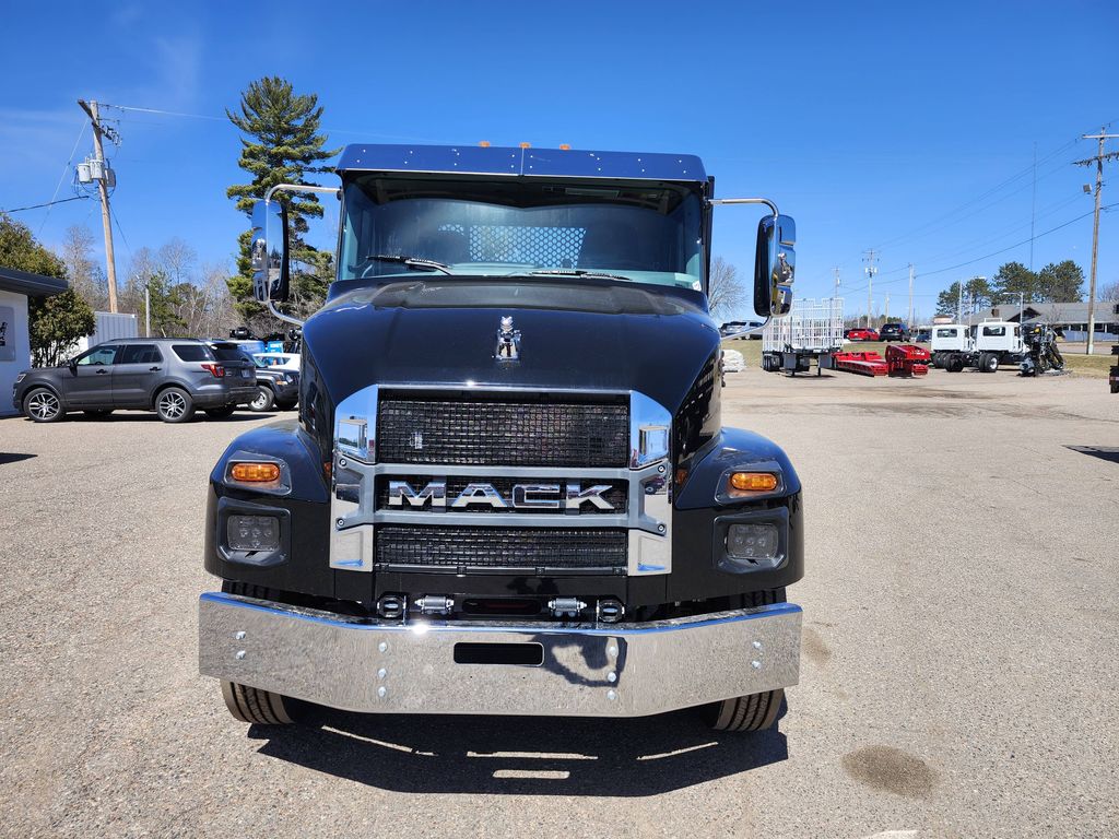 Slide images of 2025 MACK MD642