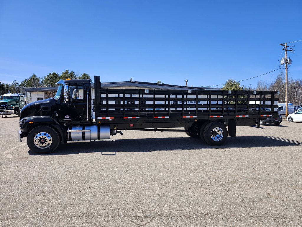 Slide images of 2025 MACK MD642