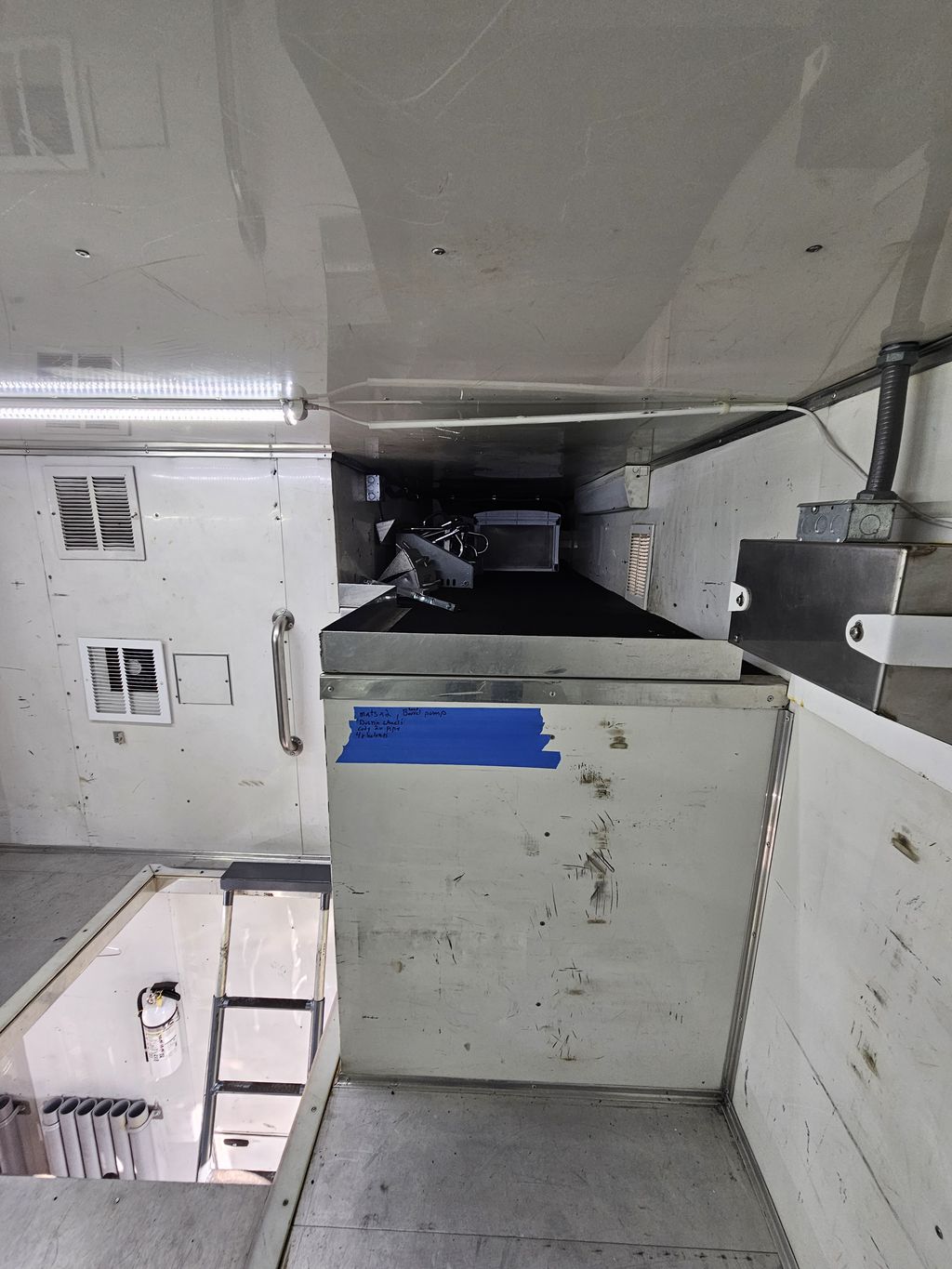 Slide images of CHAMPION TRAILER CO 2002 CUSTOM