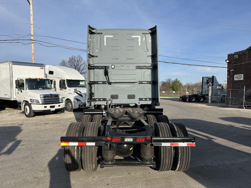 Slide images of 2026 VOLVO VNL64T860