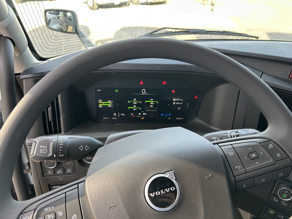 Slide images of 2026 VOLVO VNL64T860