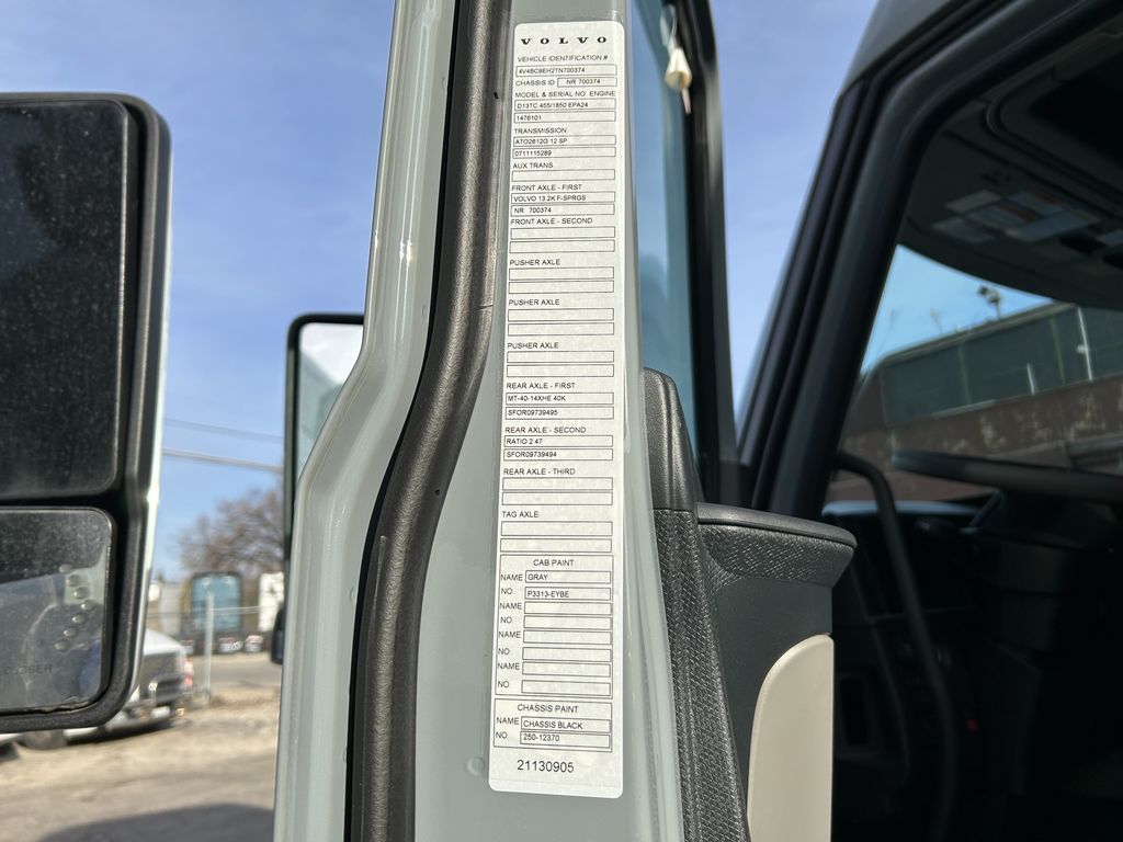 Slide images of 2026 VOLVO VNL64T860