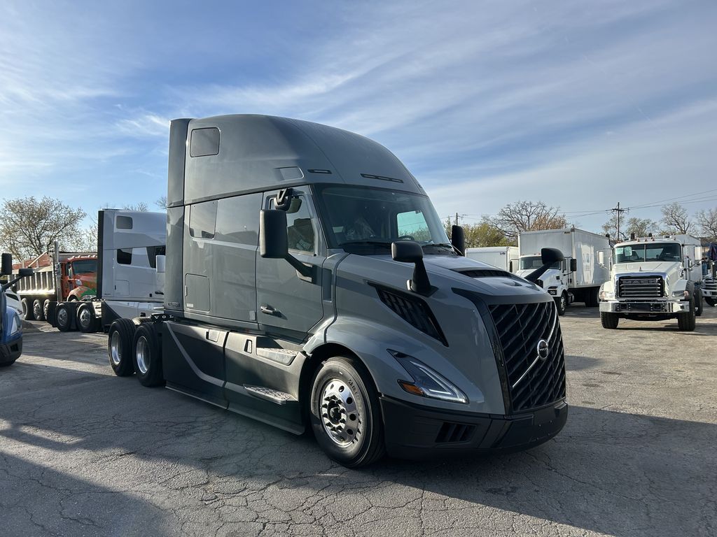 Slide images of 2026 VOLVO VNL64T860