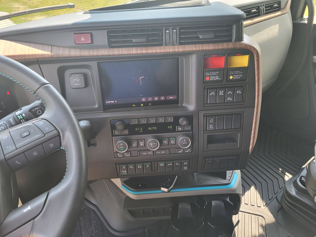 Slide images of 2025 VOLVO VNL64T860