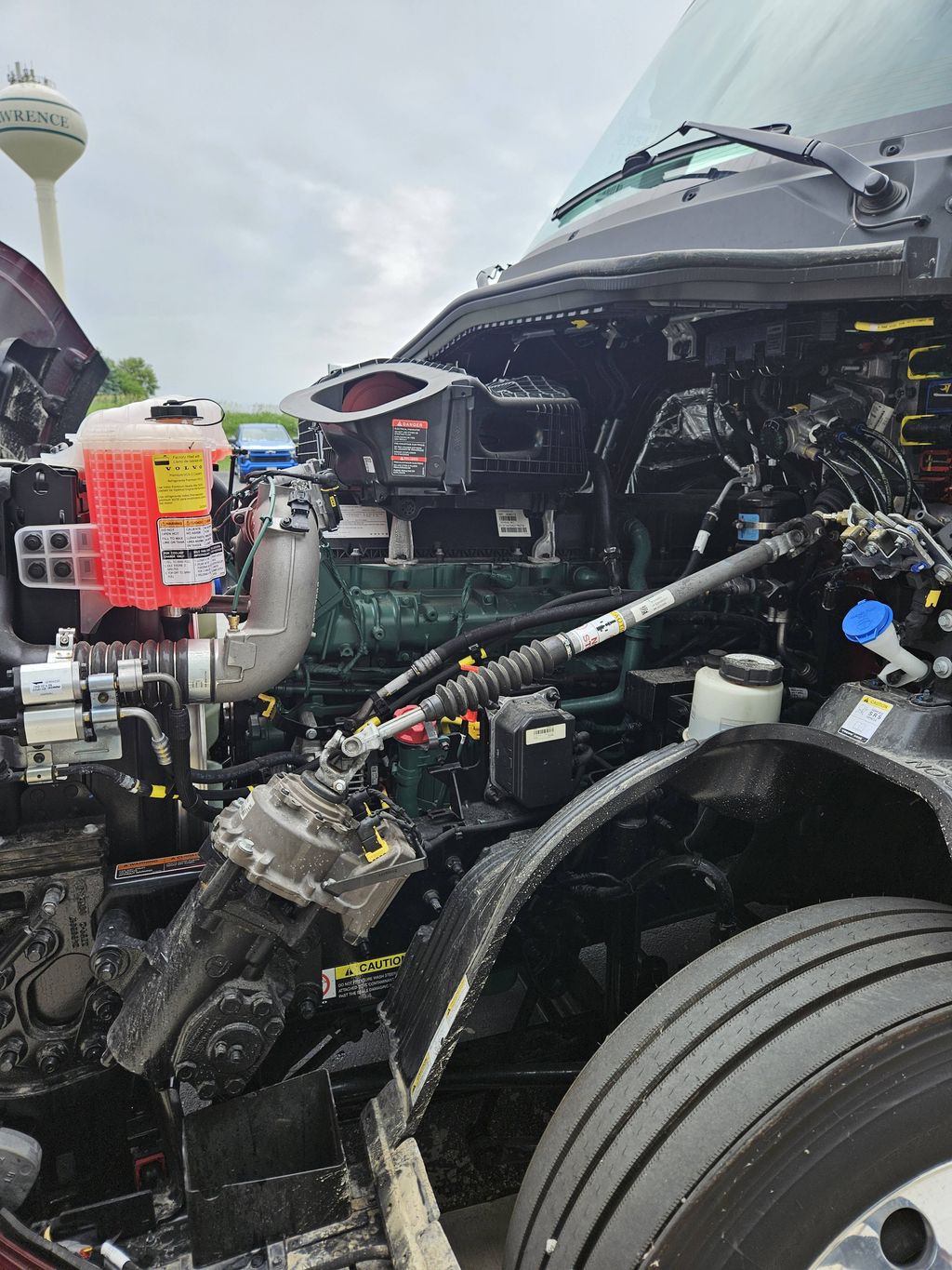 Slide images of 2025 VOLVO VNL64T860