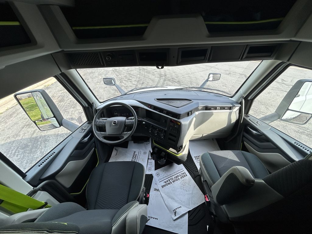 Slide images of 2025 VOLVO VNL64T860