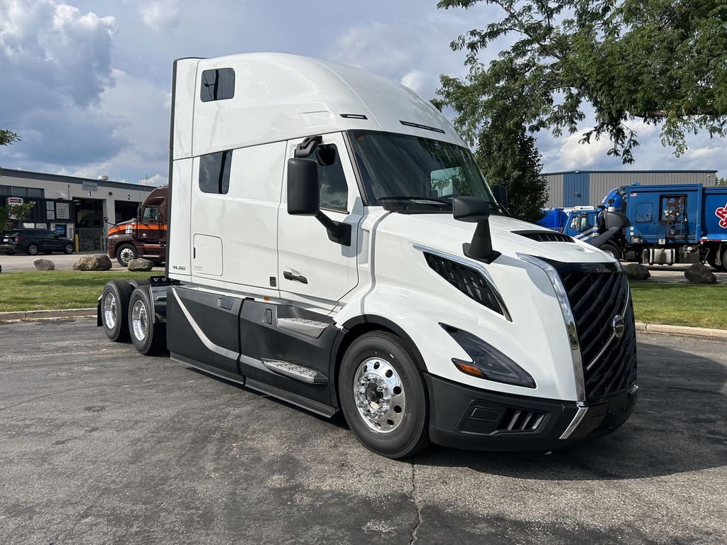Slide images of 2025 VOLVO VNL64T860