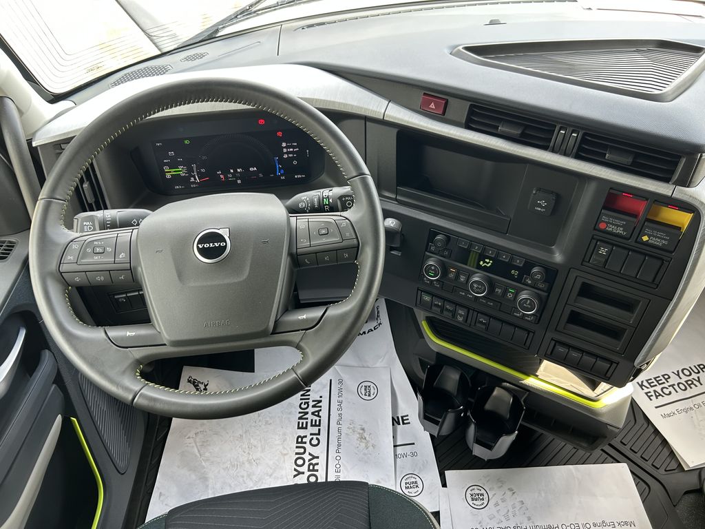 Slide images of 2025 VOLVO VNL64T860