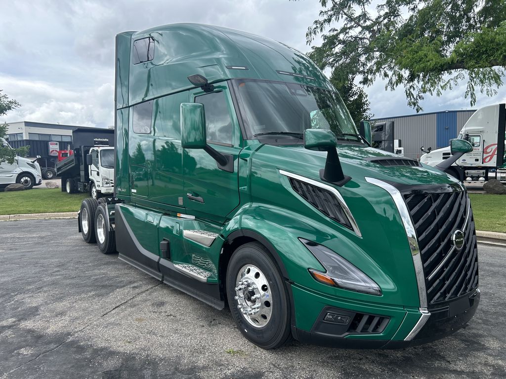 Slide images of 2025 VOLVO VNL64T860