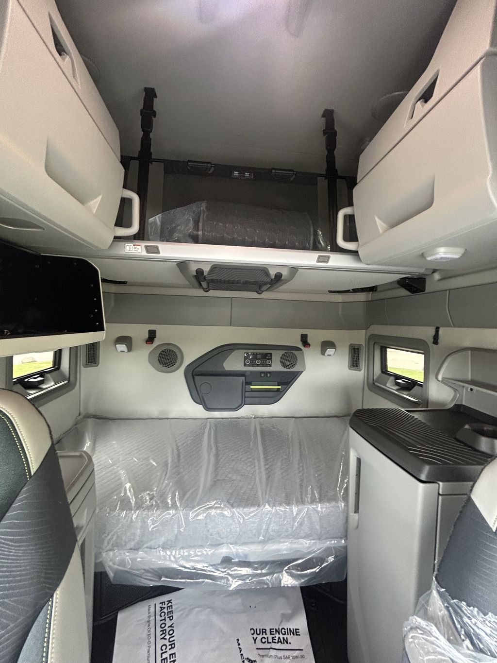 Slide images of 2025 VOLVO VNL64T860
