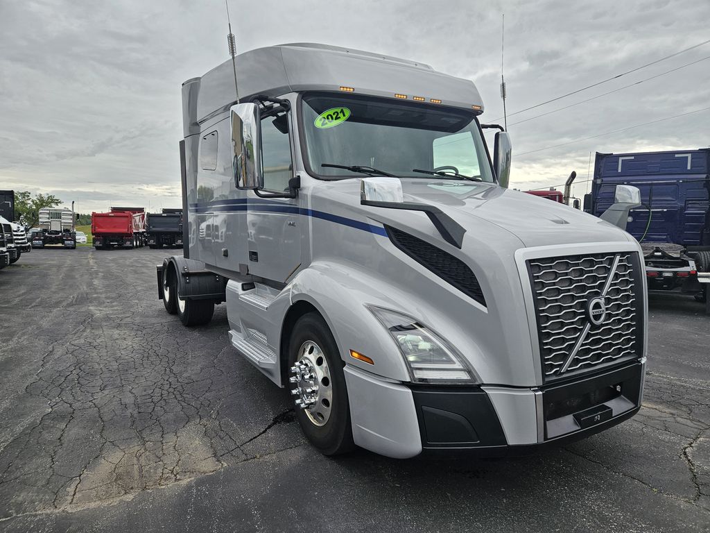 Slide images of 2021 VOLVO VNL64T740