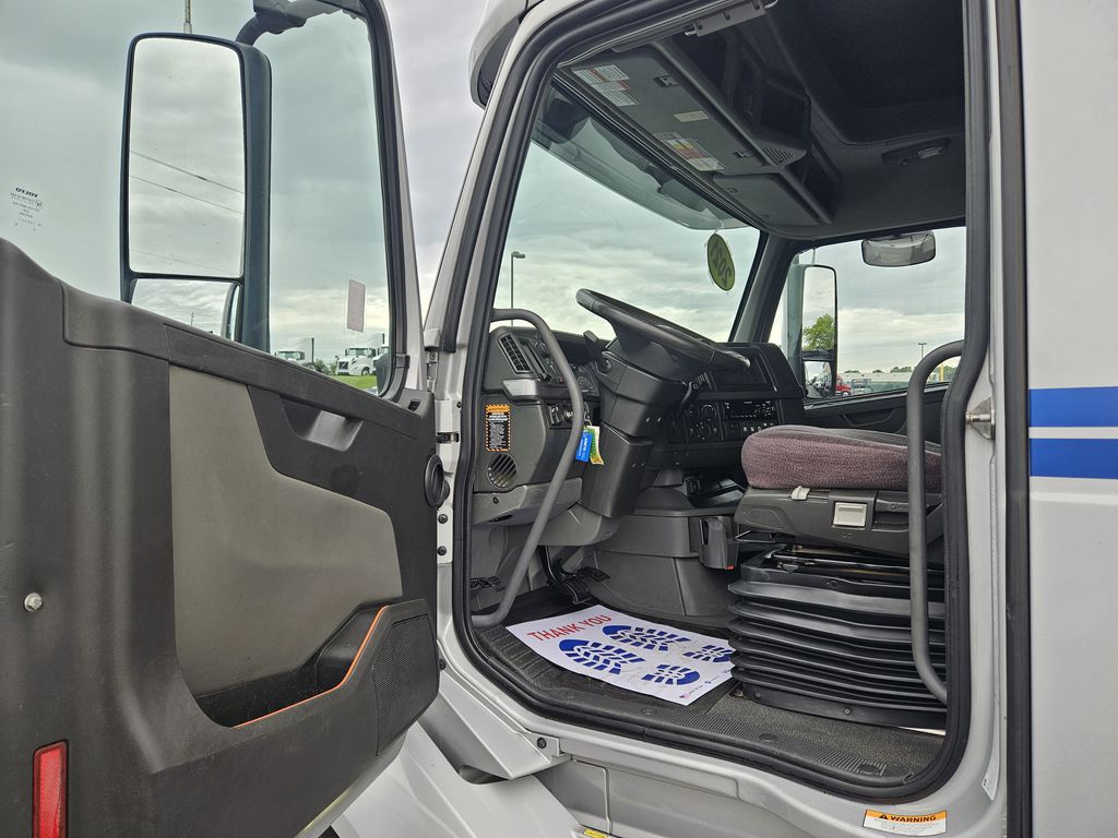 Slide images of 2021 VOLVO VNL64T740
