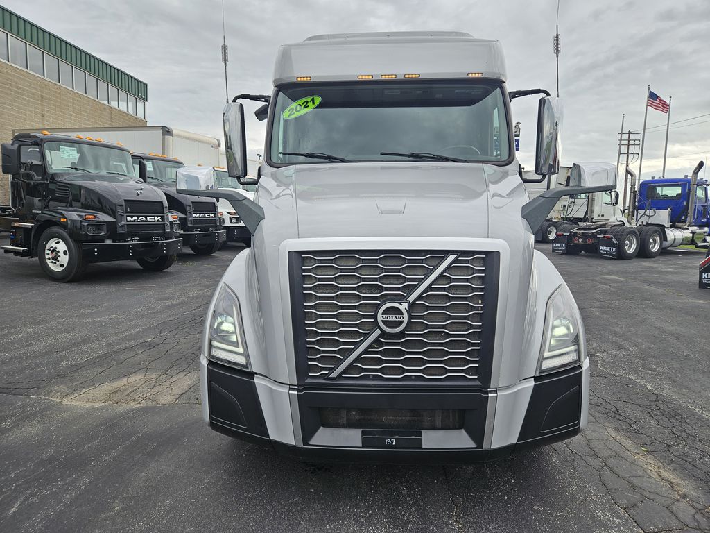 Slide images of 2021 VOLVO VNL64T740