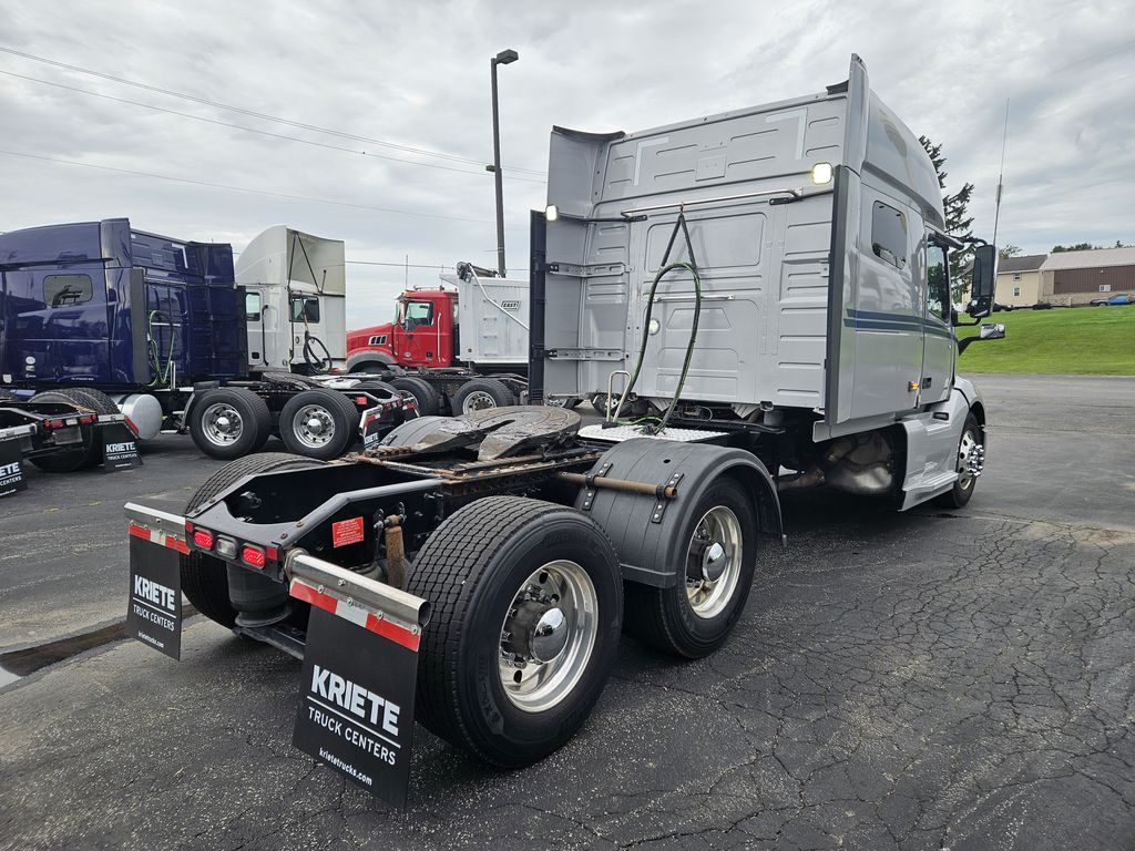 Slide images of 2021 VOLVO VNL64T740