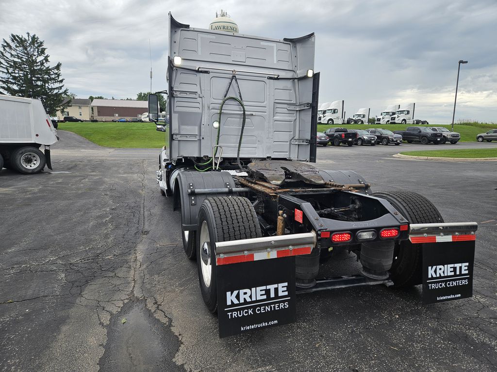 Slide images of 2021 VOLVO VNL64T740
