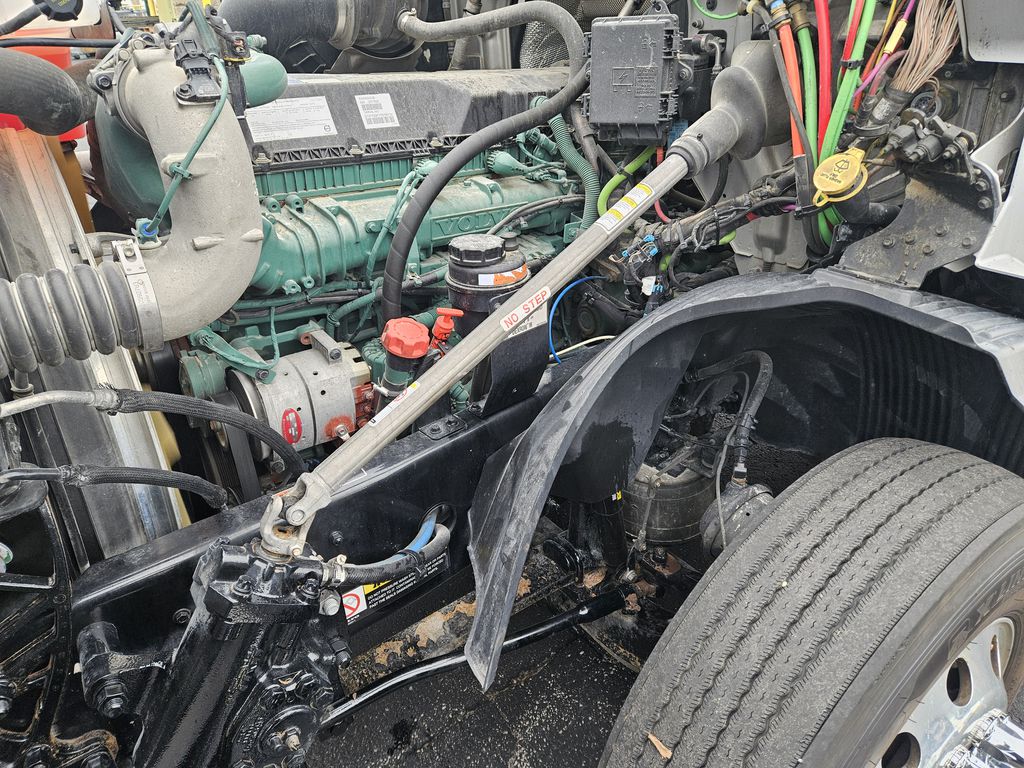 Slide images of 2021 VOLVO VNL64T740