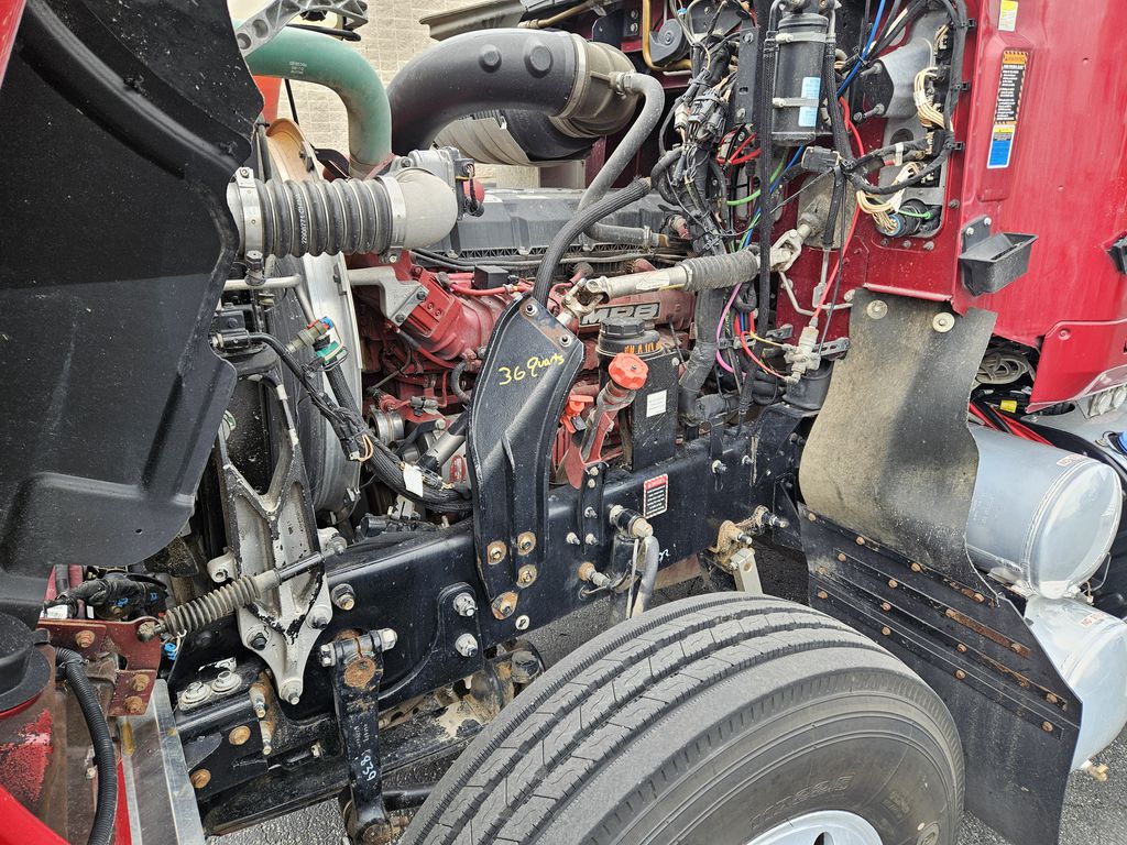 Slide images of 2018 MACK CHU613