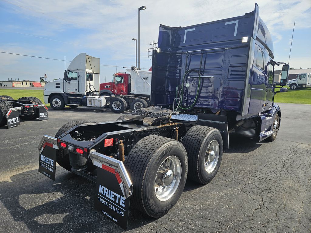 Slide images of 2021 VOLVO VNL64T740