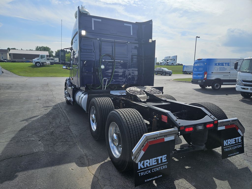 Slide images of 2021 VOLVO VNL64T740