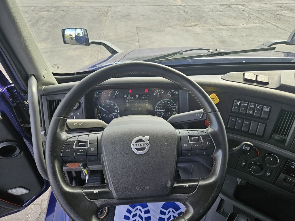 Slide images of 2021 VOLVO VNL64T740