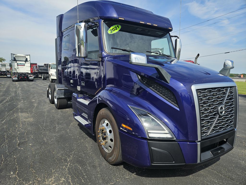 Slide images of 2021 VOLVO VNL64T740