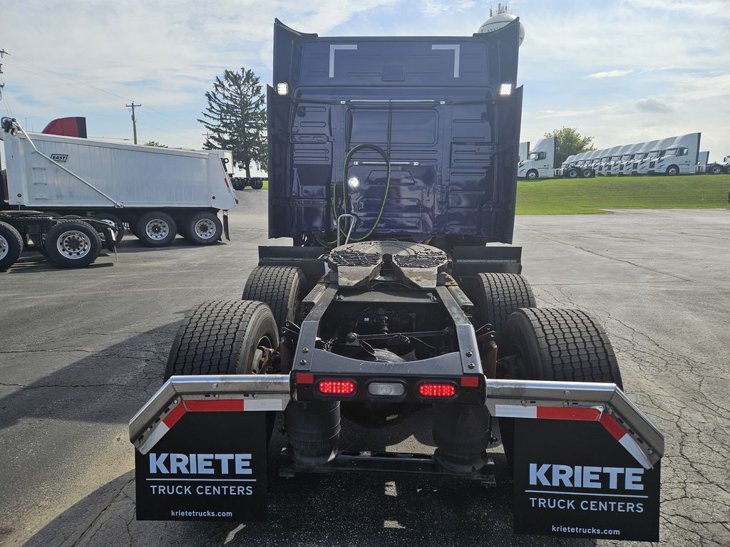 Slide images of 2021 VOLVO VNL64T740