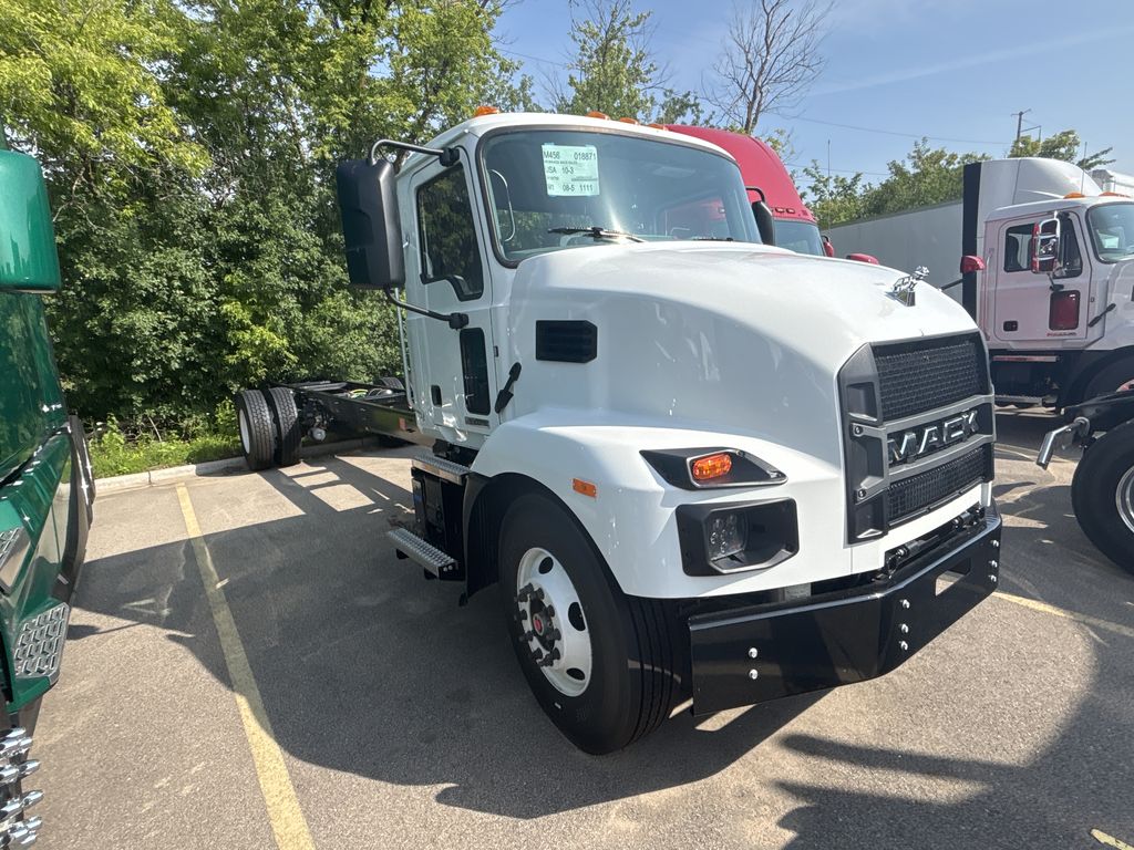 Slide images of 2026 MACK MD642