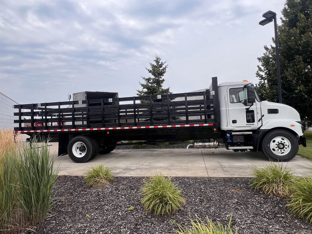 Slide images of 2026 MACK MD642