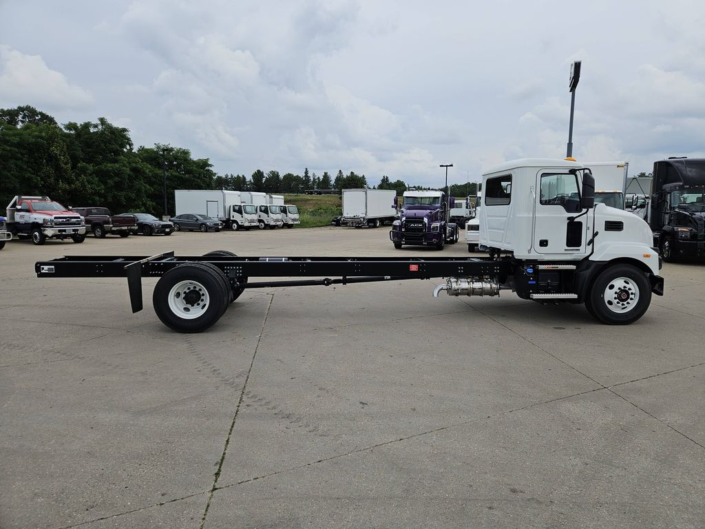 Slide images of 2026 MACK MD642