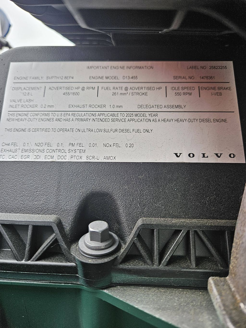 Slide images of 2026 VOLVO VNL64T860