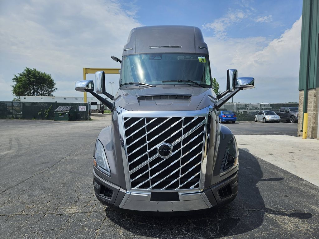 Slide images of 2025 VOLVO VNL64T860