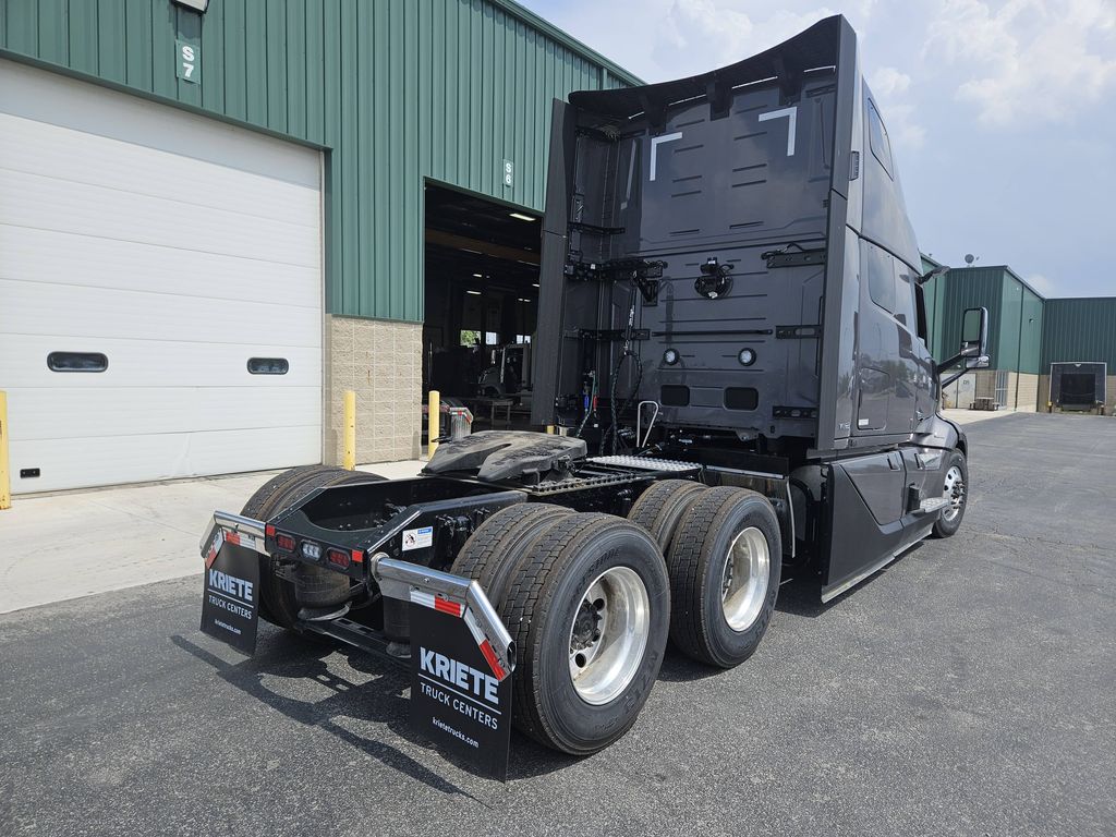 Slide images of 2025 VOLVO VNL64T860
