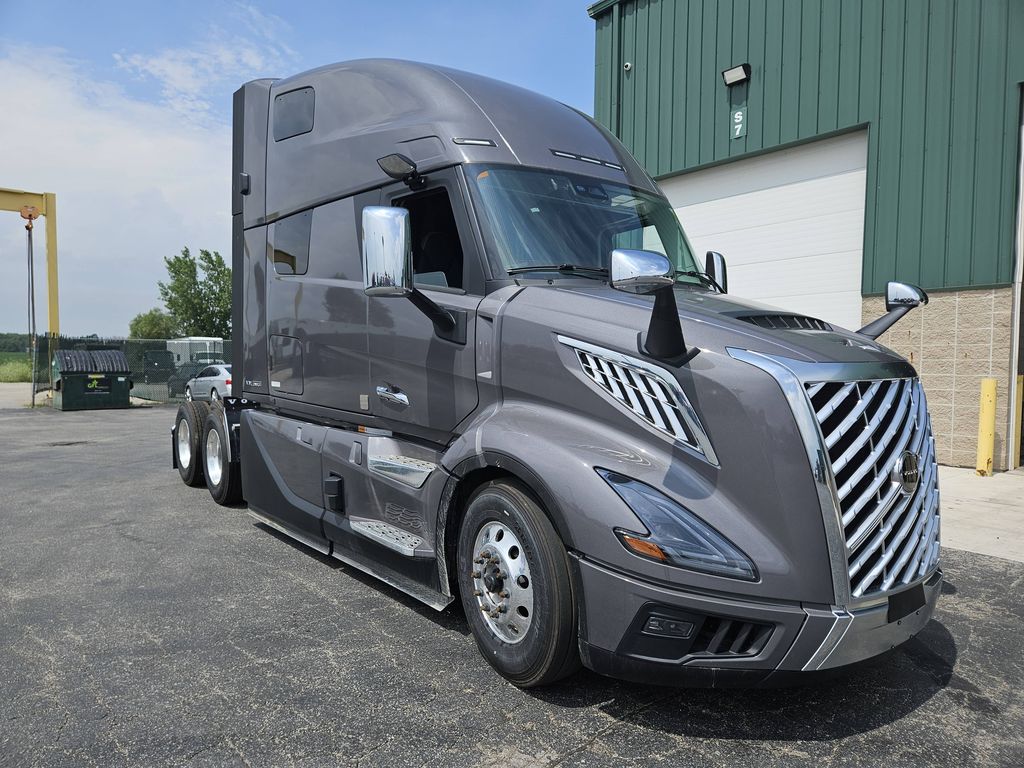 Slide images of 2025 VOLVO VNL64T860