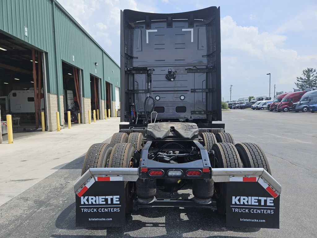 Slide images of 2025 VOLVO VNL64T860