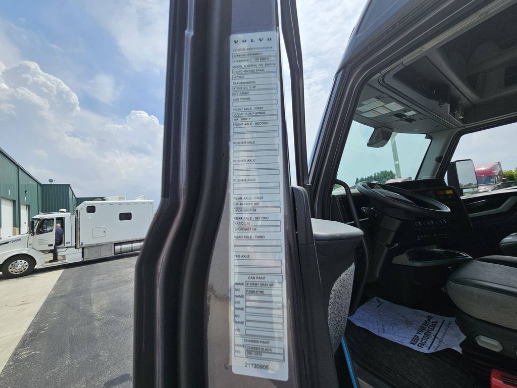 Slide images of 2025 VOLVO VNL64T860