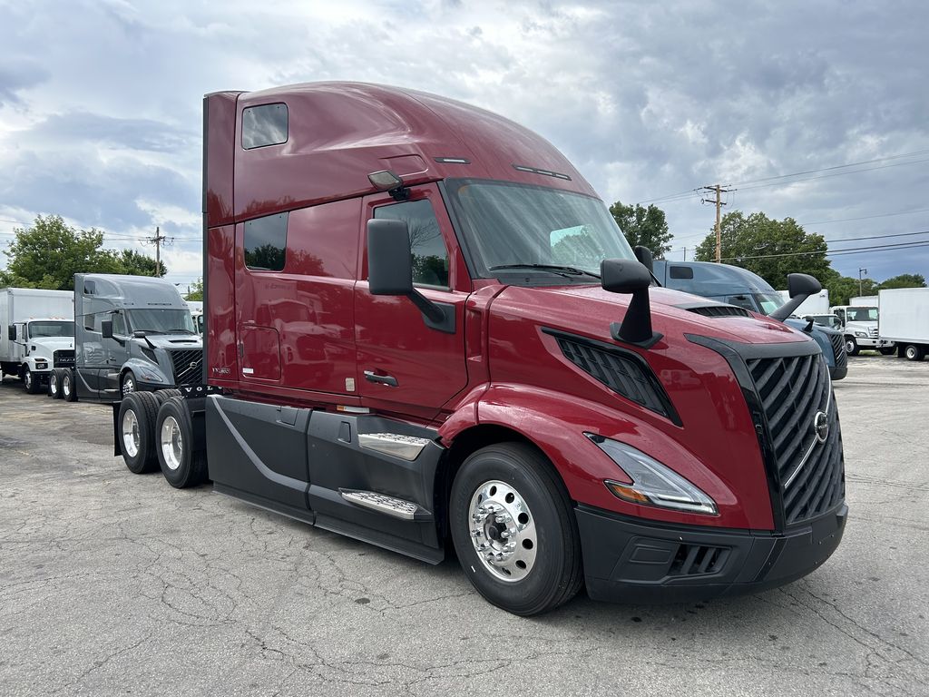 Slide images of 2025 VOLVO VNL64T860