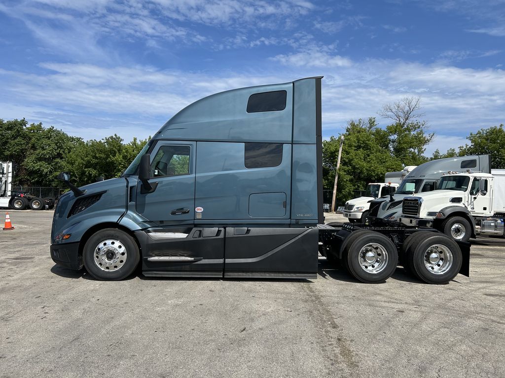 Slide images of 2025 VOLVO VNL64T860