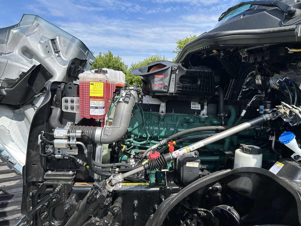Slide images of 2025 VOLVO VNL64T860