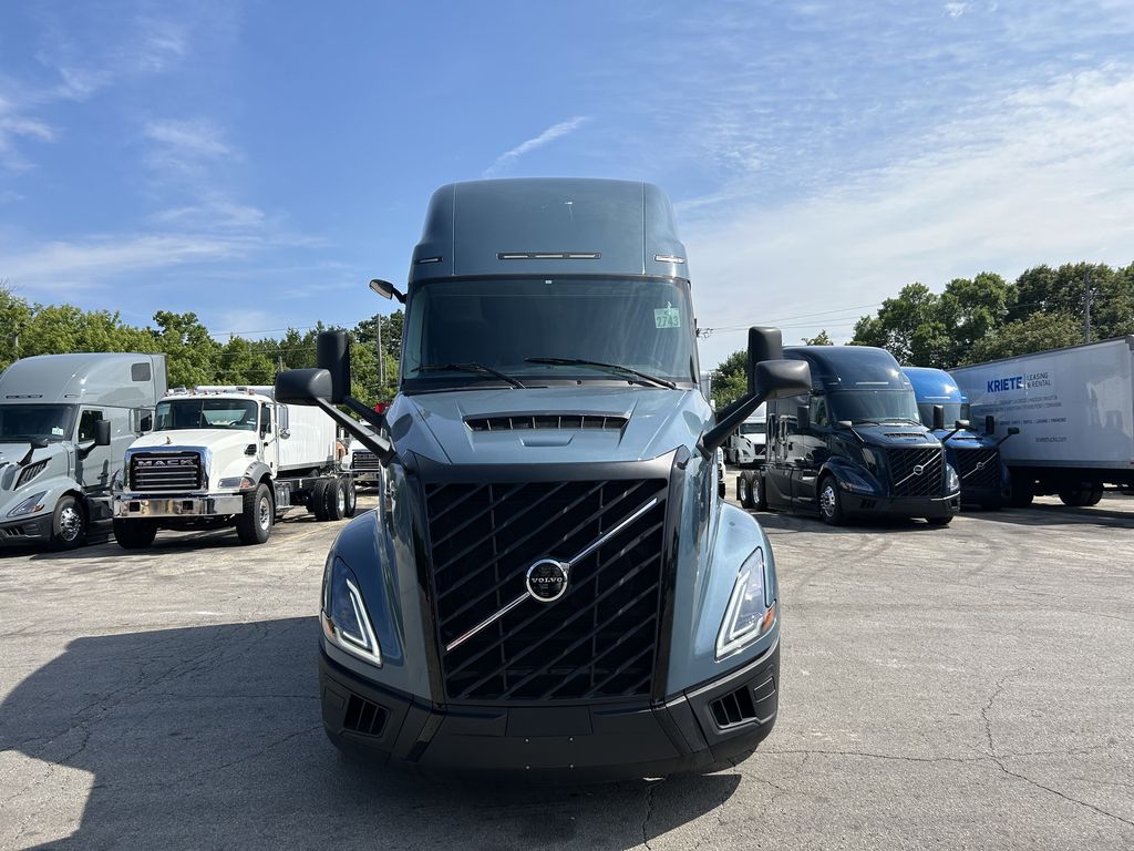 Slide images of 2025 VOLVO VNL64T860