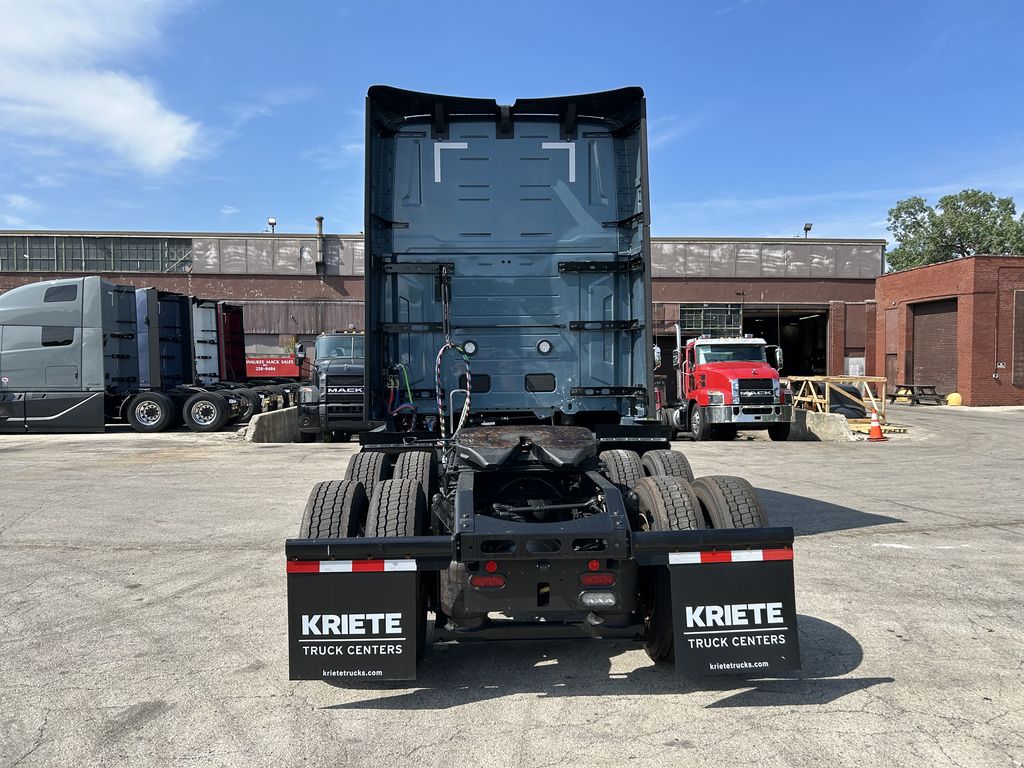 Slide images of 2025 VOLVO VNL64T860
