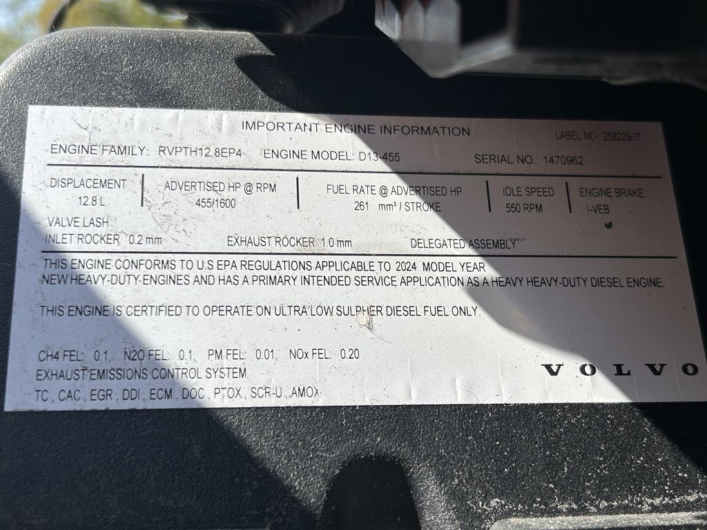 Slide images of 2025 VOLVO VNL64T860