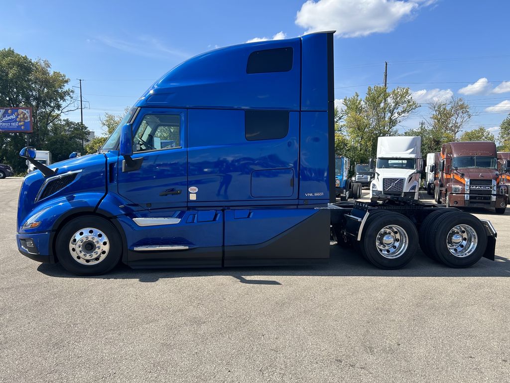 Slide images of 2025 VOLVO VNL64T860