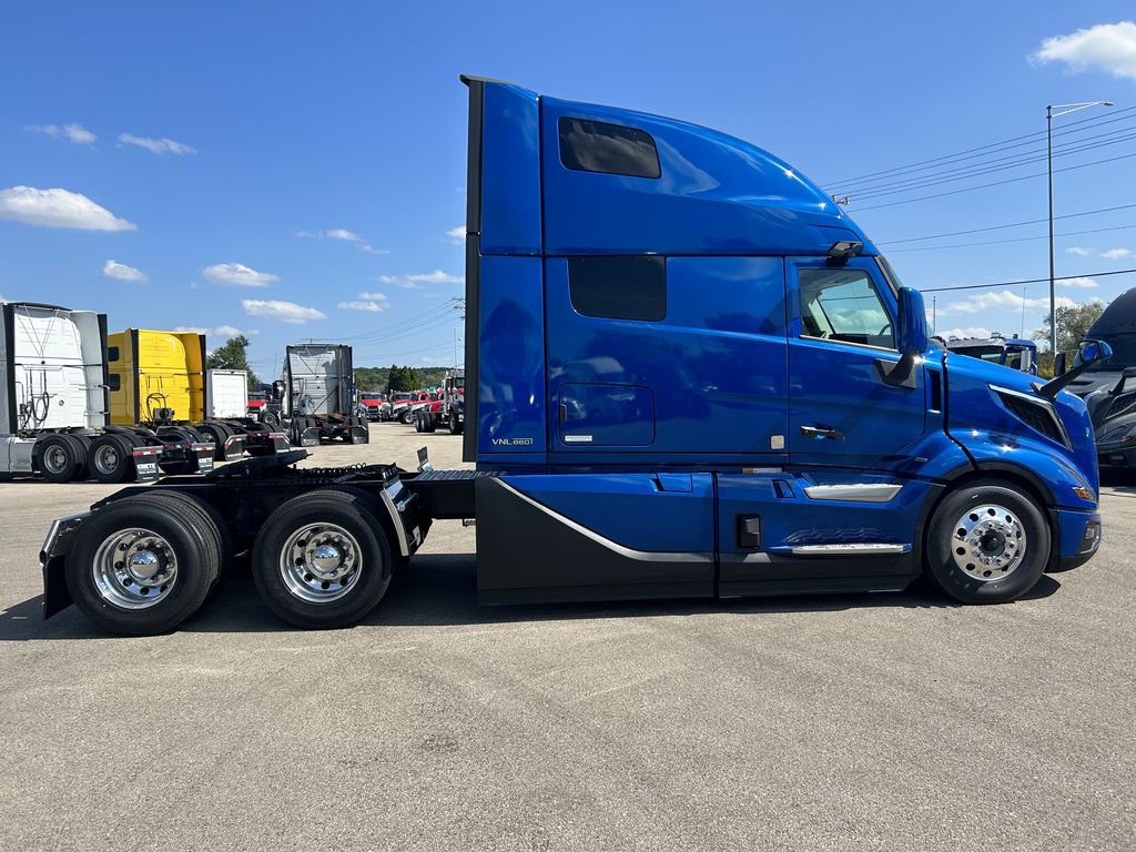 Slide images of 2025 VOLVO VNL64T860